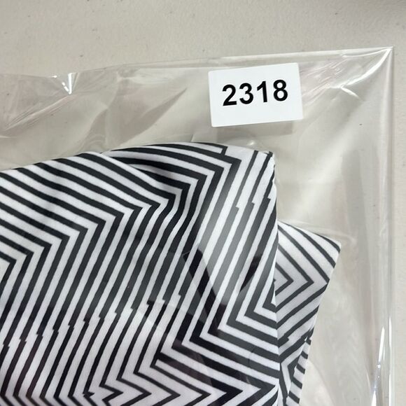 Under Armour Geometric Cropped Leggings Size Large - Picture 8 of 8